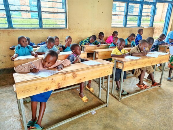 classroom full of kids studying 